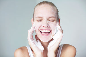 Må du egentlig rense huden så ofte?